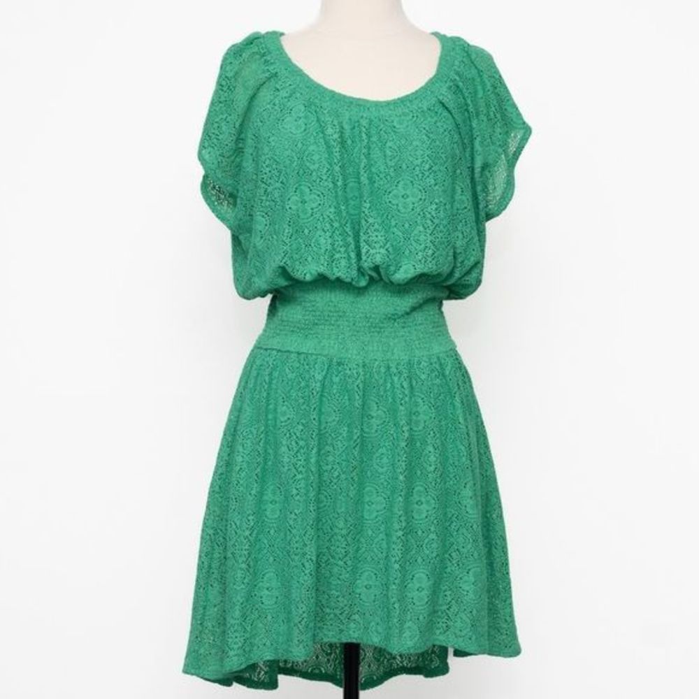 Leifnotes. Green Lace Dress